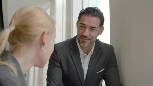 Effective Collaboration Among Business Professionals in a Dynamic Office Setting for Success