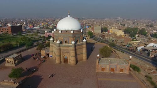 Vista aérea da tumba de Hazrat Shah Rukn-e-Alam, Multan, Paquistão.