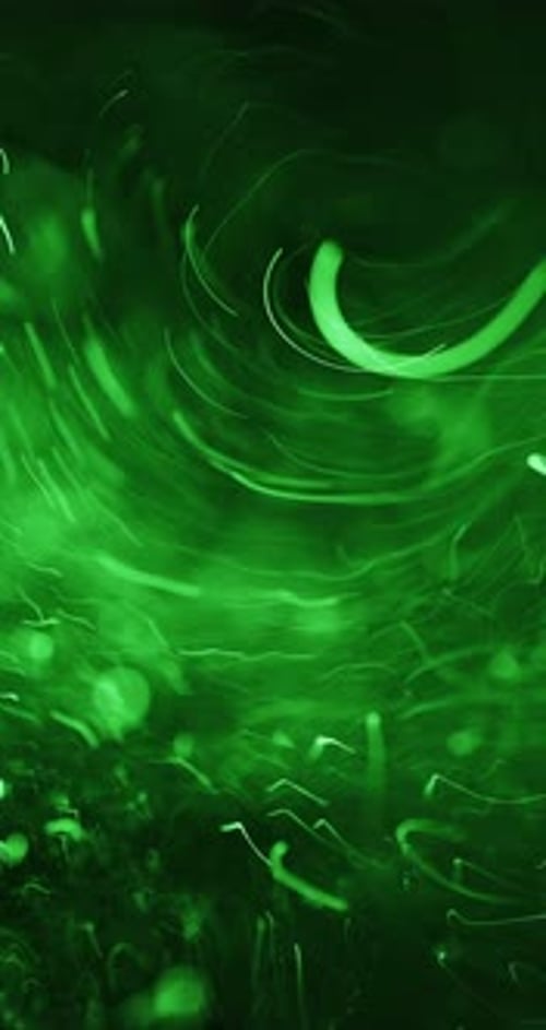 Átomos verdes brillantes girando rápidamente