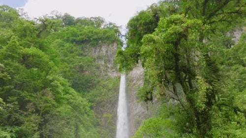 Experience the Breathtaking Beauty of a Stunning Costa Rica Waterfall Captured in
