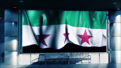 Die schwenkende syrische Nationalflagge wird auf einem digitalen Bildschirm am Flughafen angezeigt