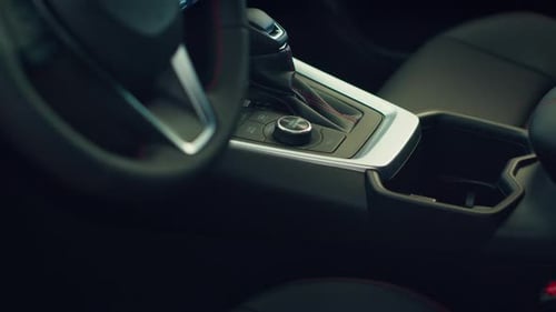 Primer plano de los botones de control de la caja de cambios automática del automóvil