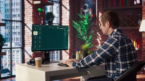 Homem examinando arquivos de documentação para aprender a usar IA de texto para vídeo