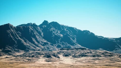 Atemberaubende zerklüftete Berge unter hellem Himmel mit riesigem Sand