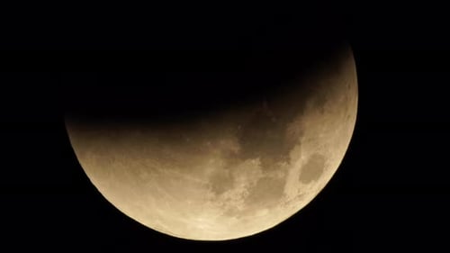 Blutmond am Nachthimmel