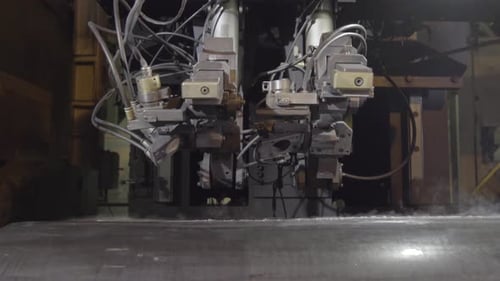 La operación de maquinaria industrial en entornos con poca iluminación plantea desafíos y consideraciones únicos