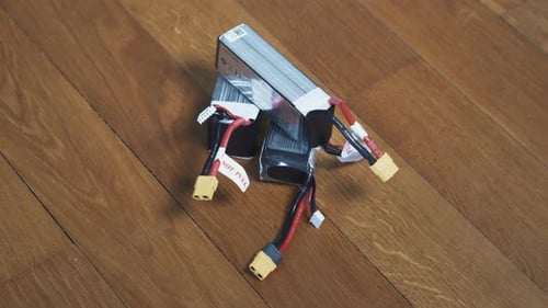 NICD or LiPo Batteries for hobby or professional uses. Smooth zoom 4K