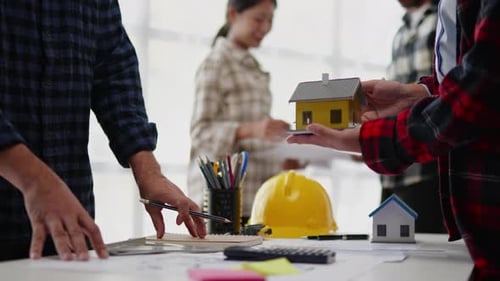 Trabalhando como um brainstorming para estimar custos em design, arquitetura e engenharia.