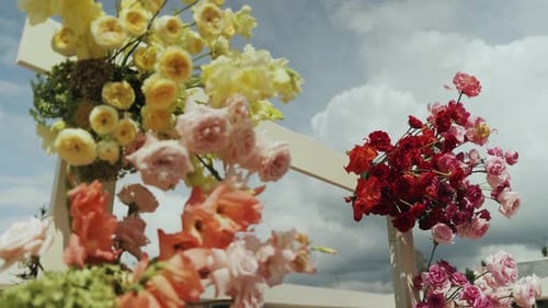 Beautiful Floral Arrangement for Wedding Celebration