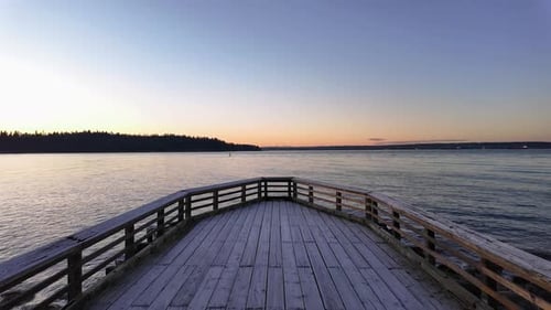 Cais panorâmicos de madeira em Ambleside ao pôr do sol, temporada de outono, West Vancouver, Vancouver