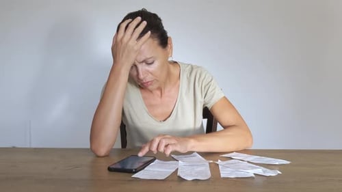 Female Managing Monthly Budget in Crisis