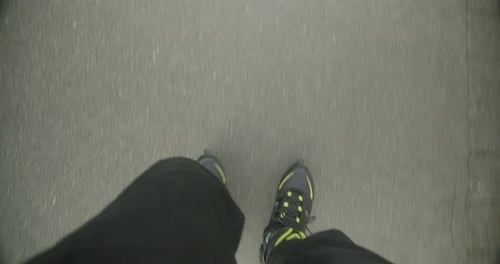 Inlineskaten aus der Ich-Perspektive (Zeitlupe)