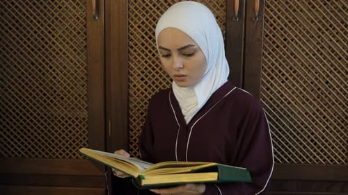 Koranrezitieren asiatischer Frauen