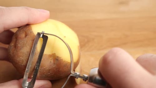 F118. Peel the potatoes with a vegetable knife. Work in the kitchen.