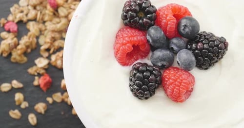 Healthy Yogurt Bowl with Berries and Granola
