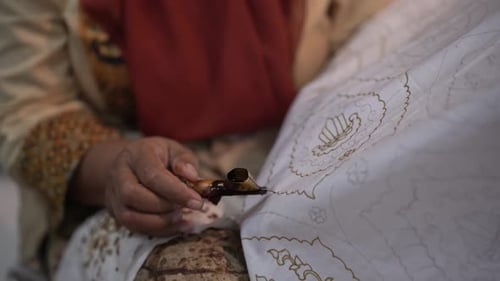 Make Indonesian Batik Cloth