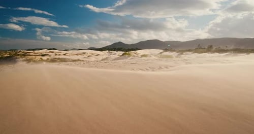 Joaquina Sanddünen. Starker Wind weht über die Joaquina-Sanddünen auf der Insel Santa Catarina
