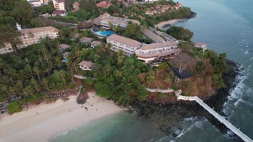 Vista aérea de la playa de Panwa en Phuket, Tailandia