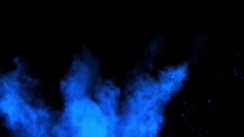 Blaues Farbpulver spritzte herab und bildete Rauch. Nahaufnahme
.