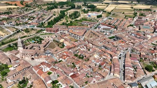 Vista aérea do horizonte de El Burgo de Osma em Castela e Leão (Castela e Leão), Soria, Espanha