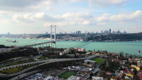 Istanbuls Stadtbild und Brücke, Türkei