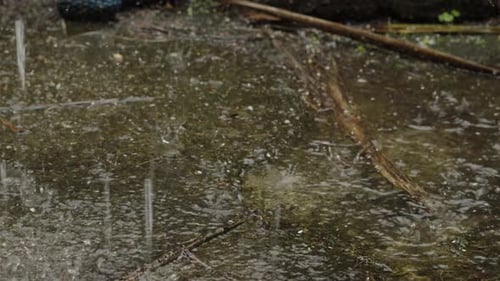 Wasserstau nach starken Regenfällen während des Sturms