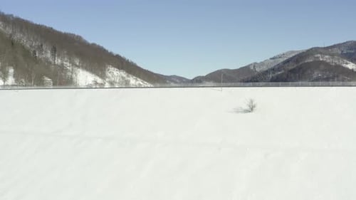 Images aériennes du Harz après une forte tempête de neige au cours de l'hiver 2021. Le Harz est une nation allemande