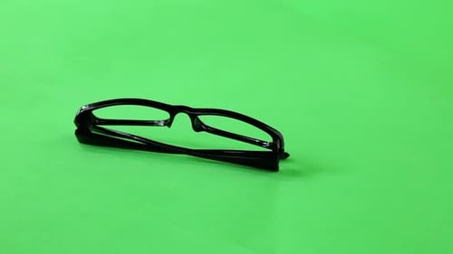 les lunettes s'allument sur un écran vert