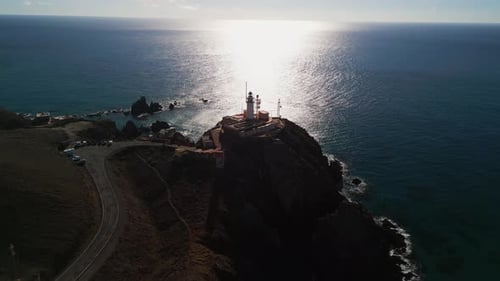 Luftaufnahme eines alten Leuchtturms in Almeria, Spanien