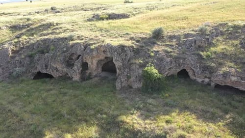 Vue aérienne de l'ancienne grotte