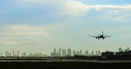 Avión aterriza en Miami por la tarde