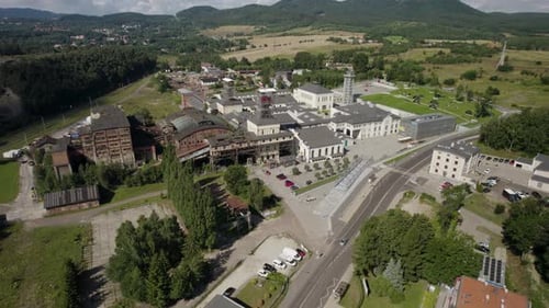 Luftumlaufbahn über der Old Mine, einer restaurierten ehemaligen Kohlemine, in der heute ein modernes Bergbaumuseum untergebracht ist