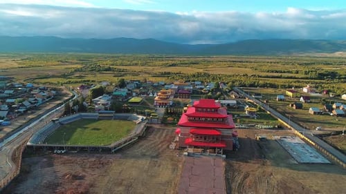 Vista aérea de um complexo de templos budistas Ivolginsky Datsan na República da Buriácia, Rússia, Budista