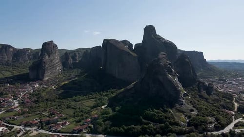 Vista aérea da região de Meteora, Trikala, Tessália, Grécia.