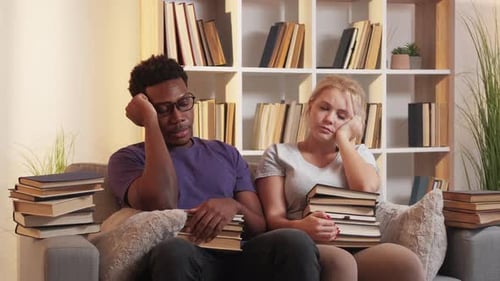 Aburrido estudio, aprendizaje, fatiga, libros para