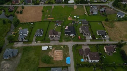 Luftaufnahme von Häusern, Gärten und Städtebau im Wohngebiet