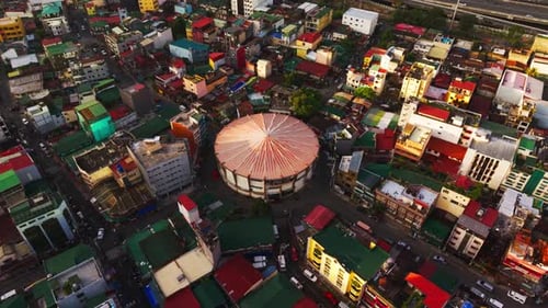 Complexe sportif Pio del Pilar - Vue aérienne du lever du soleil sur la ville de Makati