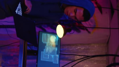 Vertical Video Rogue Programmers Use Phishing Technique