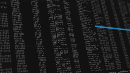 Animation du traitement des données sur écran d'ordinateur noir et bleu