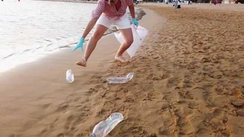 Nettoyage du plastique sur la plage