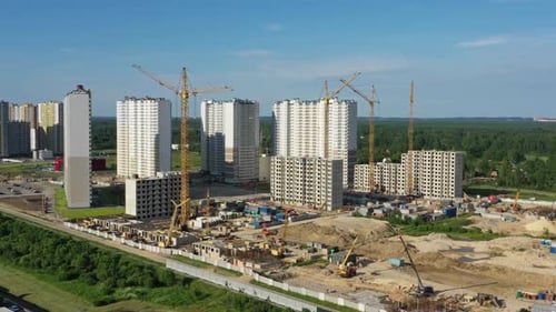 Construcción de grúas y edificios en construcción