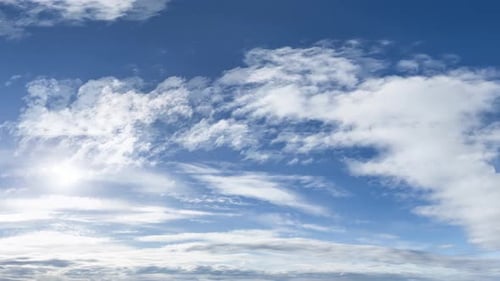 Cloudscape-Animation Cinemagraph-Schleife mit blauem Himmel und weißen Wolken