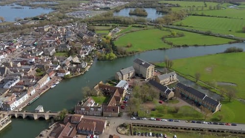 Pont de pierre historique de St Ives, Cambridgeshire, Royaume-Uni, Drone, vue aérienne