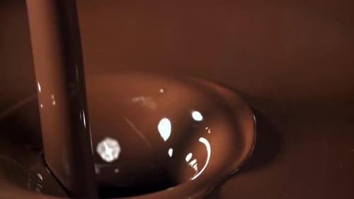 Chocolat liquide fondu filmé par une caméra haute vitesse à 1000 images par seconde