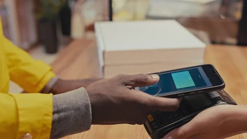 Tap Payment via Smartphone on Card Reader