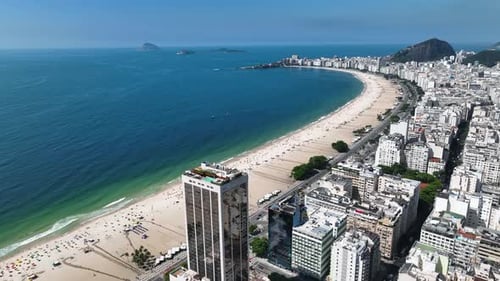 Praia de Copacabana, no centro do Rio de Janeiro, no Rio de Janeiro, Brasil.