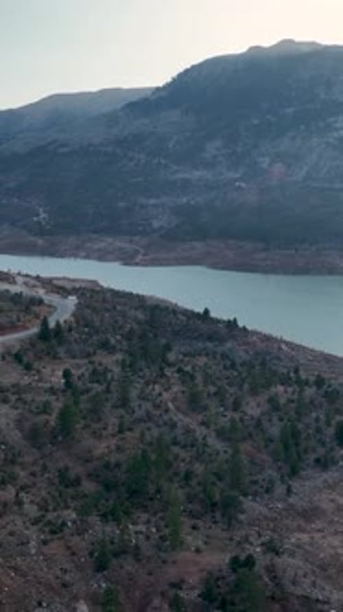 Vertikales Video Jenseitige Bodenfarbe Eine marsähnliche Landschaft