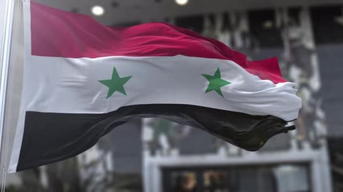 Offizielle Flagge Syriens im Wind, die weht, 4K