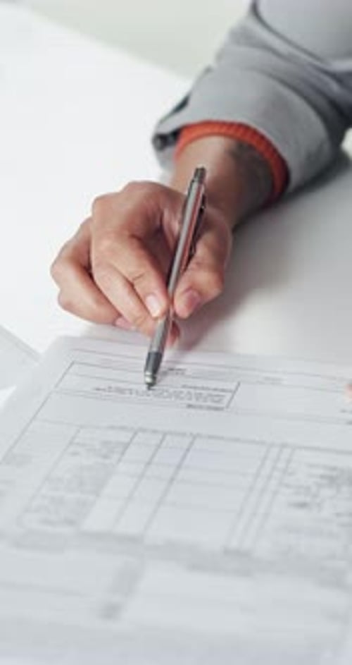 Imóveis, contratos ou posse com assinatura, escritura ou documentos informativos para empréstimo hipotecário