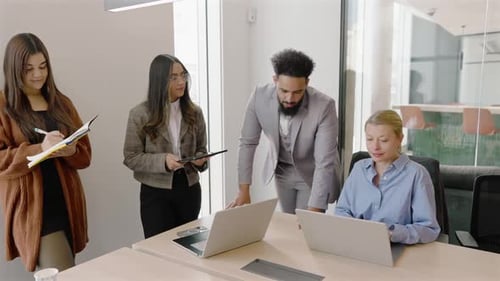 Team Collaboration in a Contemporary Office Environment for Enhanced Outcomes and Success